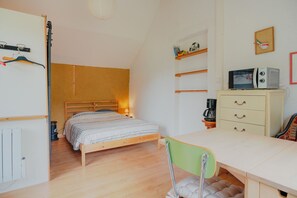 1 chambre, fer et planche à repasser, Wi-Fi gratuit, draps fournis