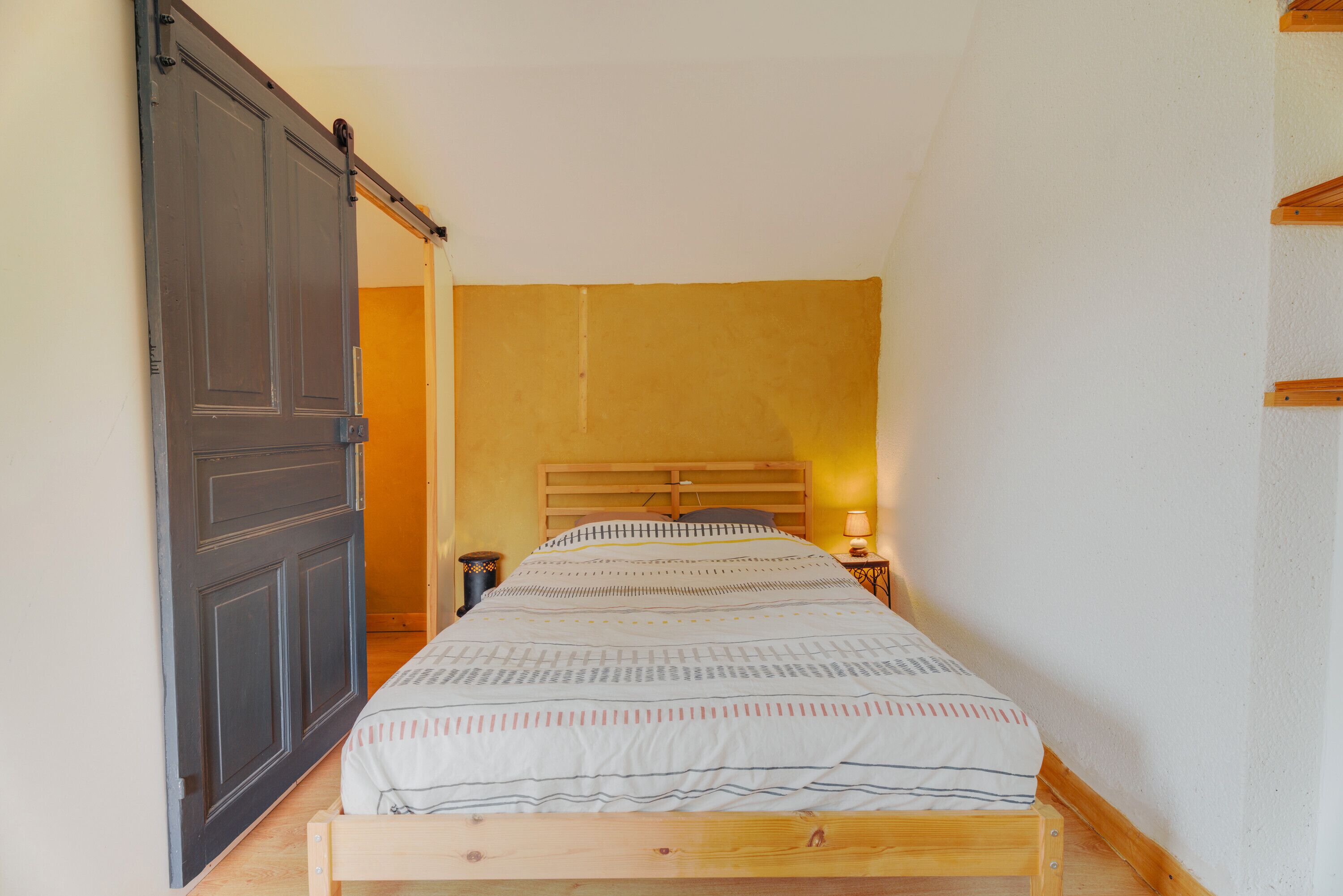 1 slaapkamer, een strijkplank/strijkijzer, gratis wifi, beddengoed