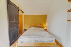 1 habitación, tabla de planchar con plancha, wifi gratis y ropa de cama 