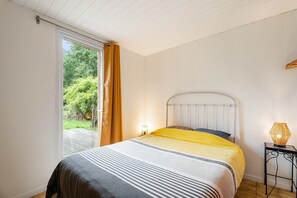 3 makuuhuonetta, silitysrauta/-lauta, ilmainen Wi-Fi, vuodevaatteet