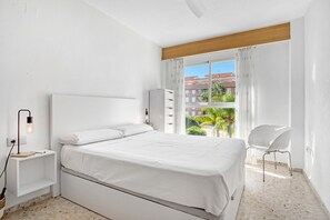 1 chambre, fer et planche à repasser, Wi-Fi gratuit, draps fournis