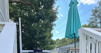 1-bedroom tiny home with AC and WiFi in Dawsonville, GA across from Lake Lanier