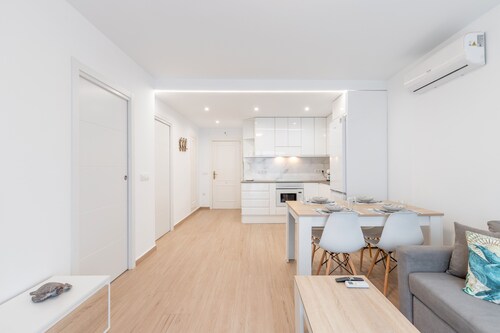 Appartement 'Vistamar' avec vue sur la mer, Wi-Fi et climatisation