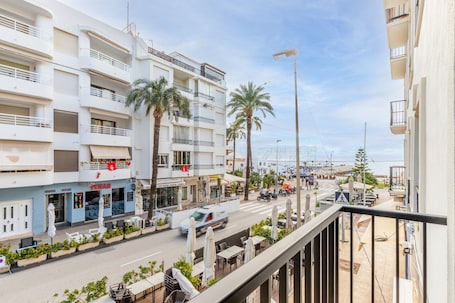 Enceinte de l’hébergement. Appartement 'Vistamar' avec vue sur la mer, Wi-Fi et climatisation