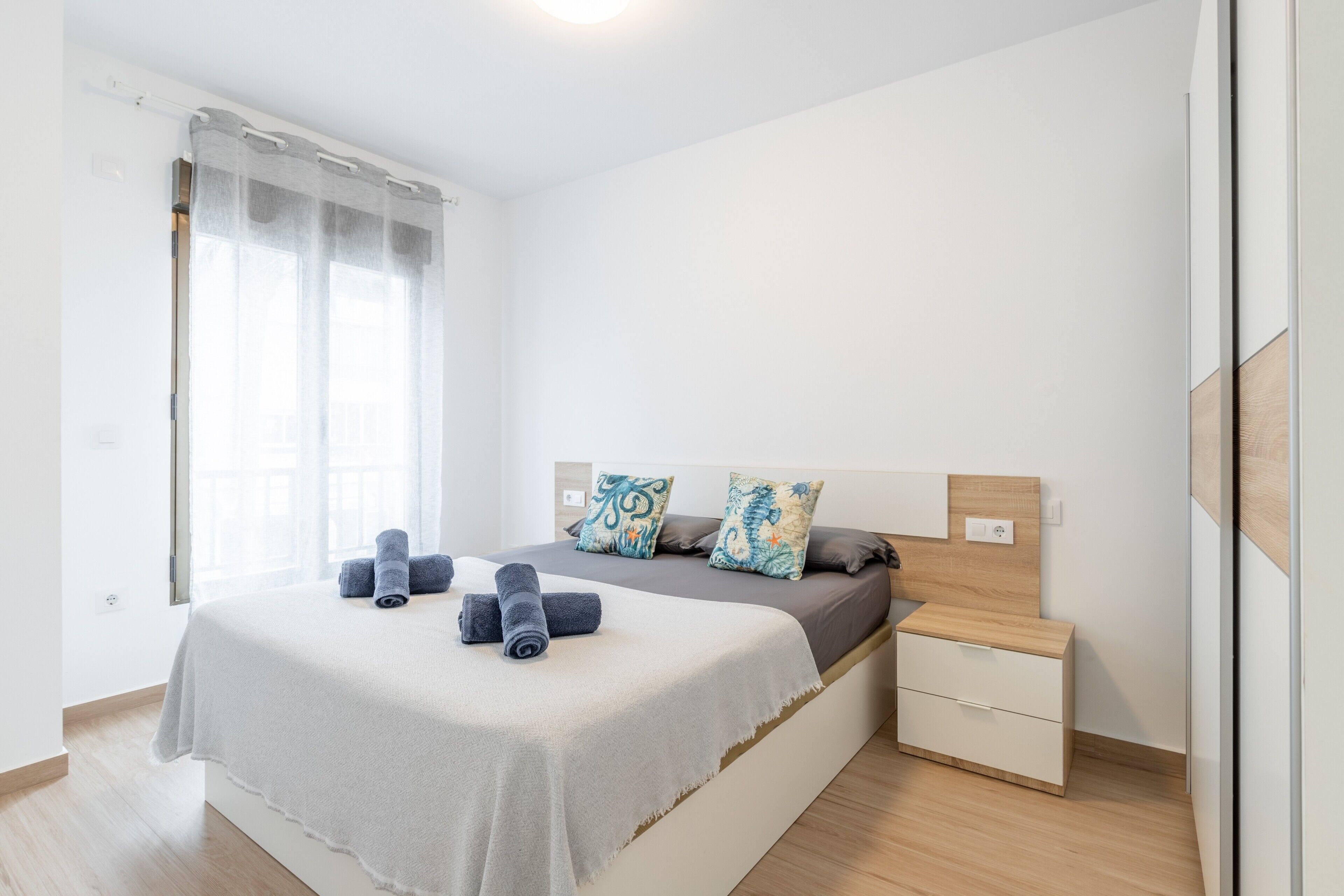 1 chambre, fer et planche à repasser, Wi-Fi gratuit, draps fournis