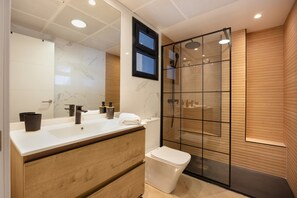 Shower, towels