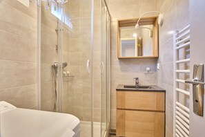 Shower, towels