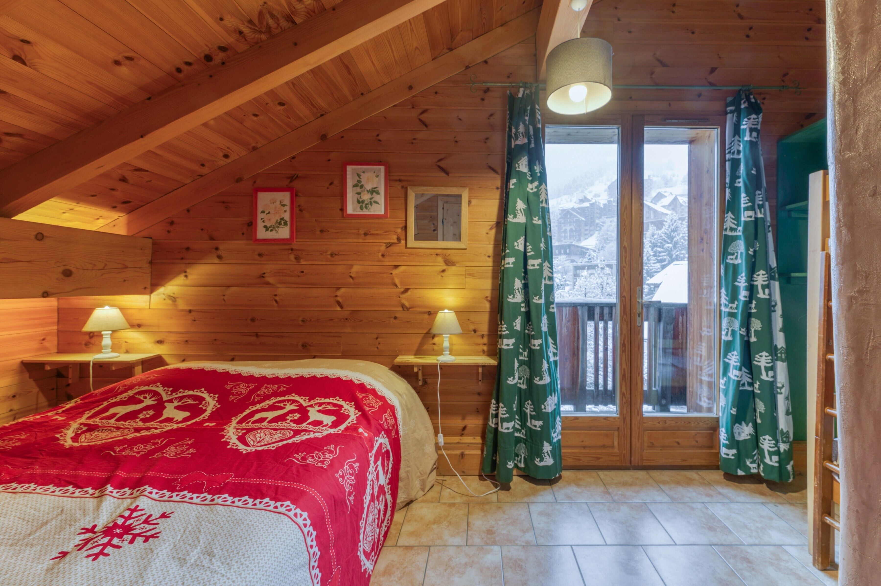 3 bedrooms, bed sheets