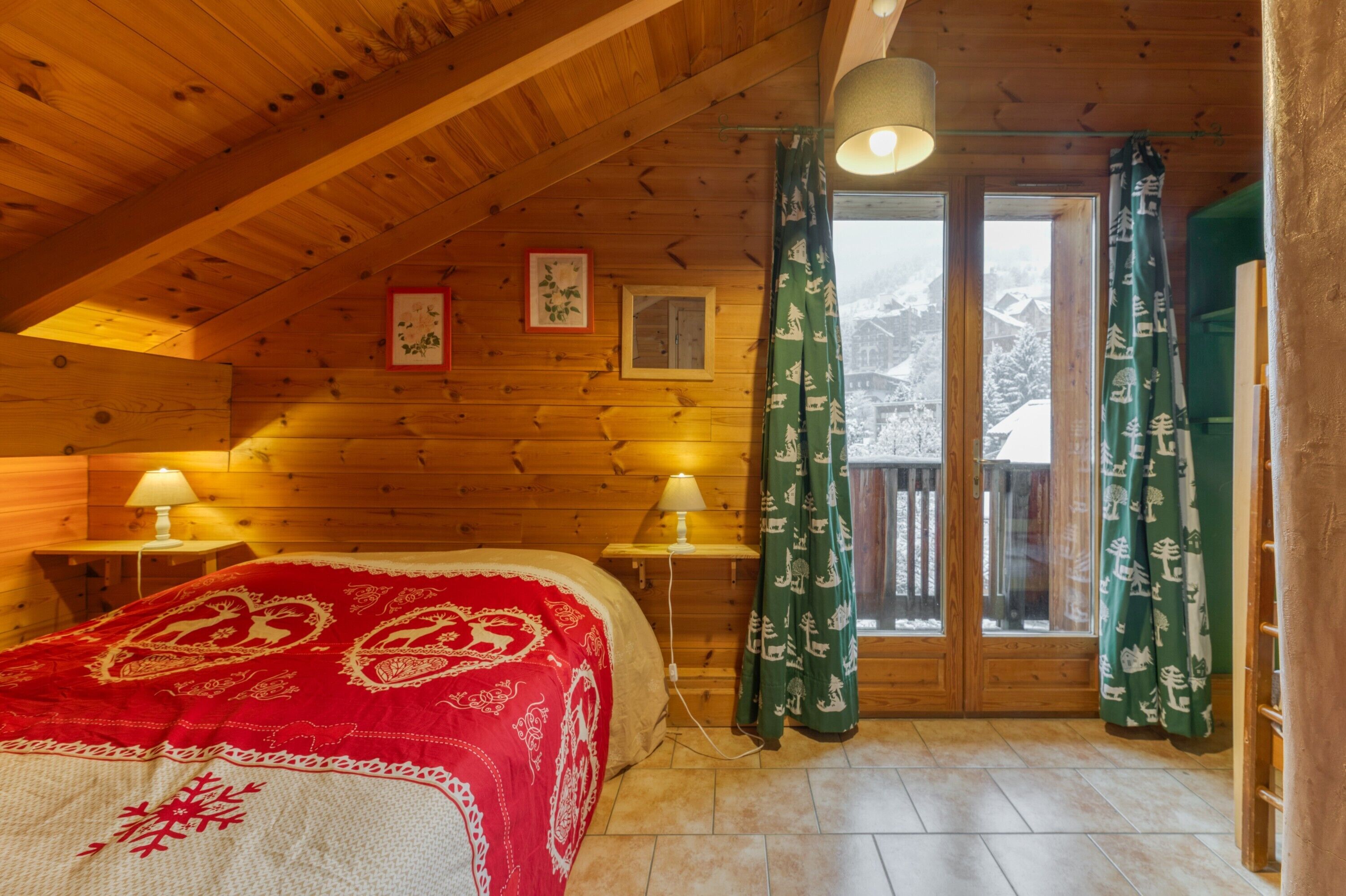 3 bedrooms, bed sheets