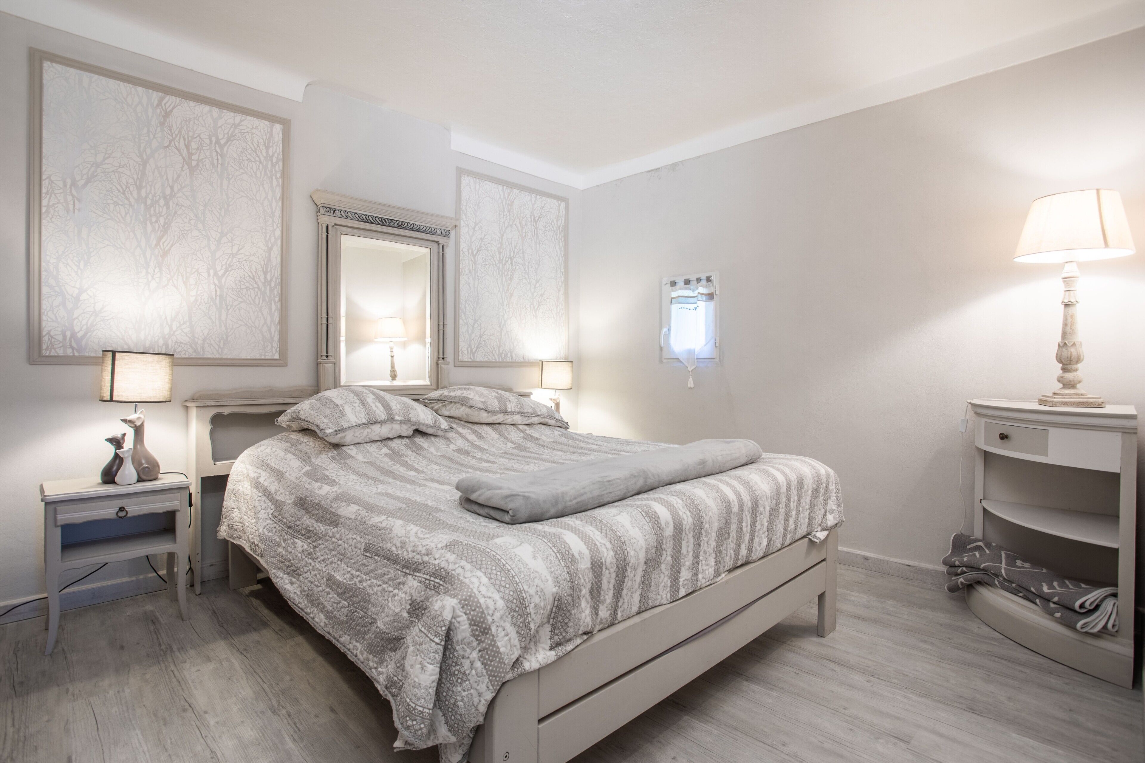 2 bedrooms, iron/ironing board, bed sheets