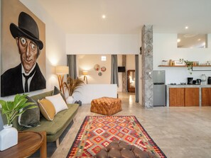 Leilighet, 1 soverom, ved basseng | Oppholdsområde | En 40-tommers Flatskjerm-TV med kabel-kanaler