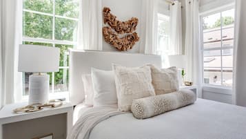 1 dormitorio, tabla de planchar con plancha, wifi y ropa de cama