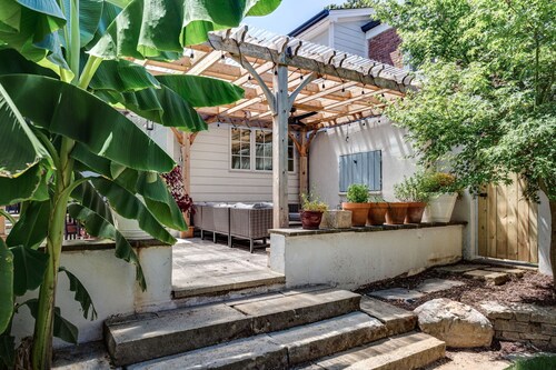 Village View- walkable to NC State & Cameron Village -Pet Friendly 