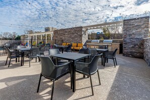 Terrace/patio - Home2 Suites Dallas I-30 Cockrell Hill (Dallas)