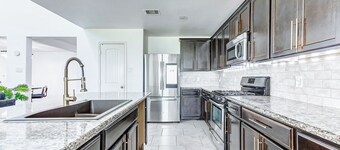Spacious 6-bedroom house masterpiece. The cozy getaway in Richmond/Houston