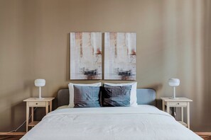 3 bedrooms, iron/ironing board, WiFi, bed sheets - Cool Neubau 3BR, Furniture, Decor & Kitchen, by Blueground (Vienna)