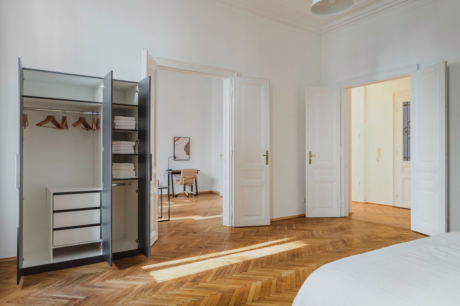 3 bedrooms, iron/ironing board, WiFi, bed sheets