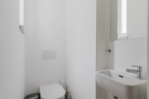 Secador de pelo y toallas