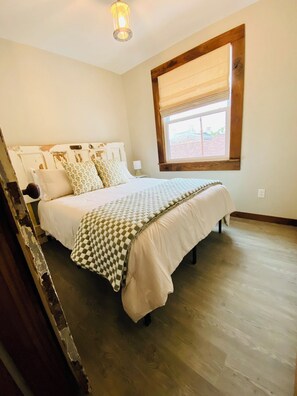 Room - Est 1925 Historic suite 107 (Madison)