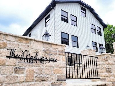 The Madison Inn, Est 1925 Historic suite 107