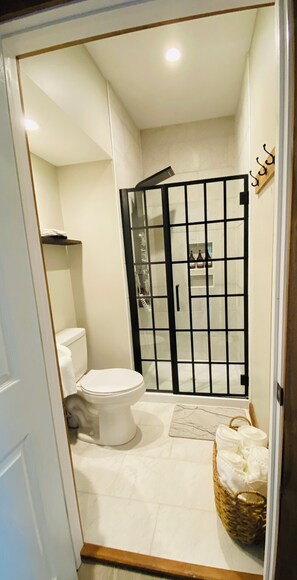 Bathroom - Est 1925 Historic suite 107 (Madison)