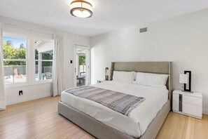 3 bedrooms, iron/ironing board, travel cot, WiFi - LA Modern Vacation Retreat New Listing (Los Angeles)