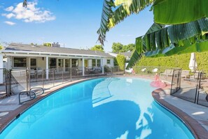 Pool - LA Modern Vacation Retreat New Listing (Los Angeles)