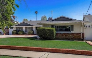 Exterior - LA Modern Vacation Retreat New Listing (Los Angeles)