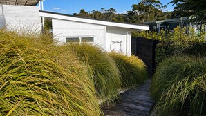 Property grounds - Sailors Cottage - Oneroa Village Cottage (Waiheke Island)