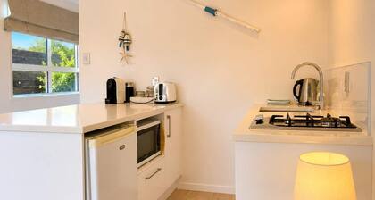 Sailors Cottage - Oneroa Village Cottage