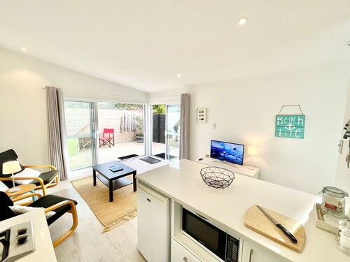 Sailors Cottage - Oneroa Village Cottage