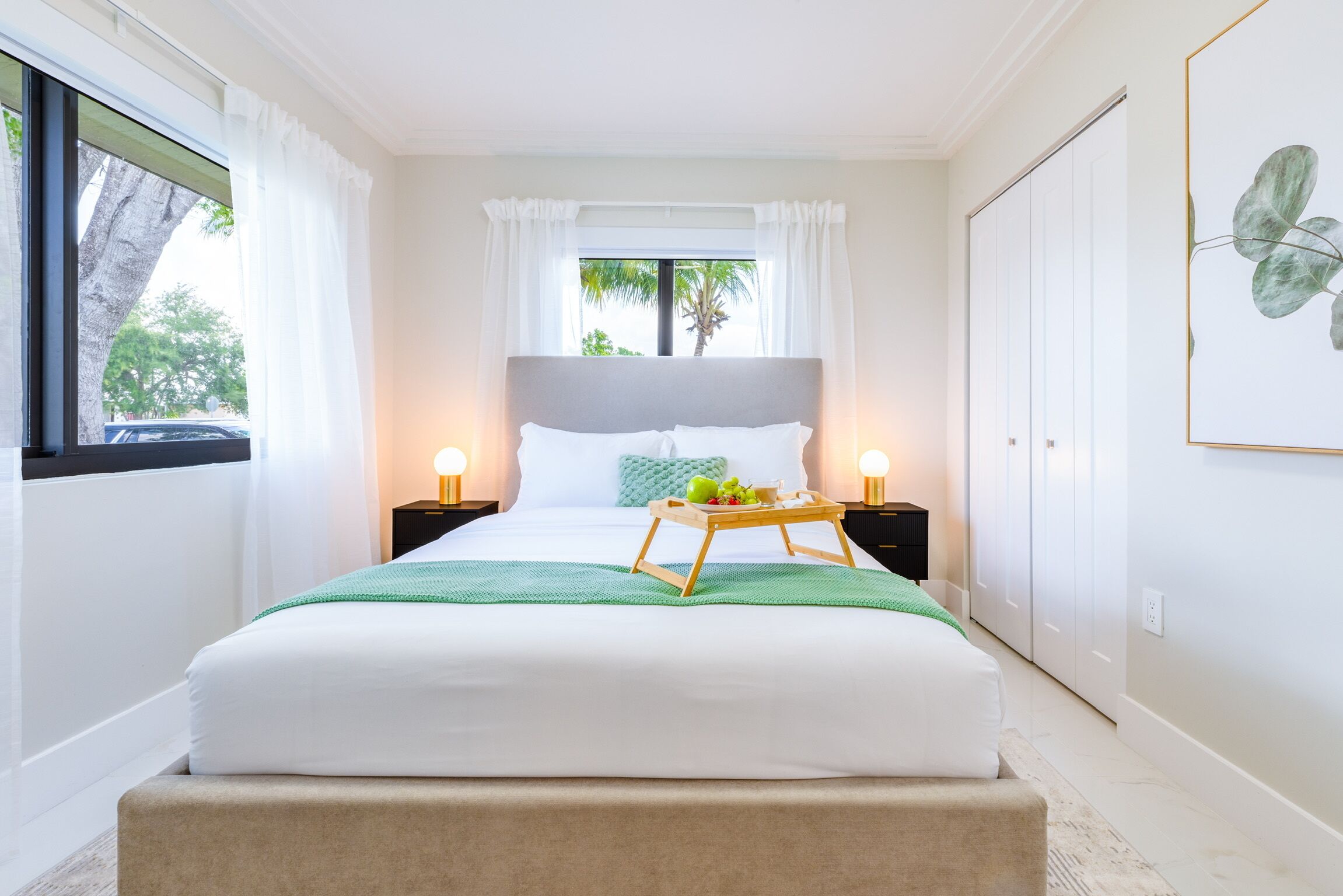 4 bedrooms, desk, iron/ironing board, travel crib