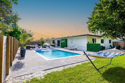Welcome to Casa Luna – Your Private Oasis with Heated Pool!