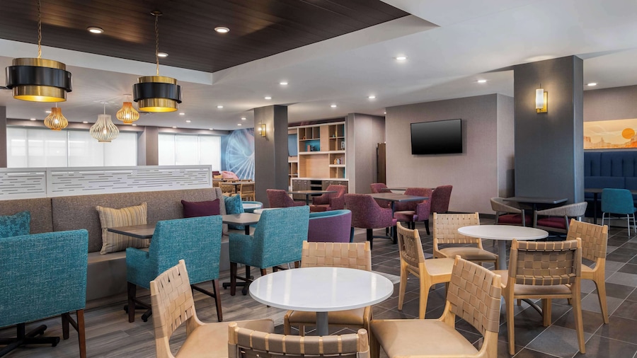 Home2 Suites BY Hilton Phoenix Midtown