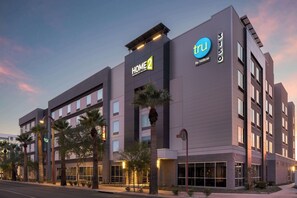 Exterior - Home2 Suites BY Hilton Phoenix Midtown (Phoenix)