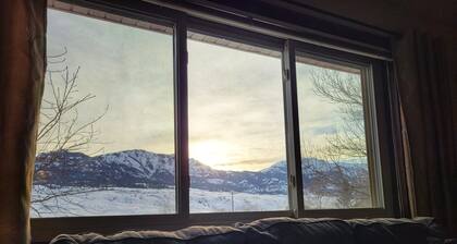 Lost Pines Guesthouse - Beautiful views and only 5 minutes to Yellowstone Park