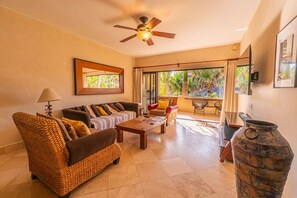 Smart TV, tavolo da ping pong, libri, biblioteca musicale