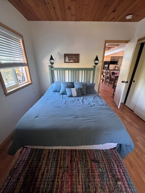 3 habitaciones, caja de seguridad en la habitación y escritorio