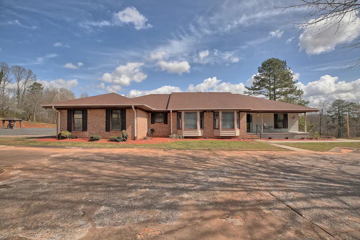 Charming 3-bedroom house with WiFi, AC in peaceful Alpharetta