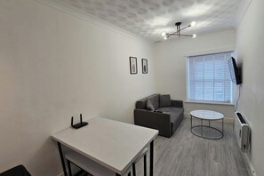 TV - Bridgend Bliss 1 Bed Apartment (Bridgend)
