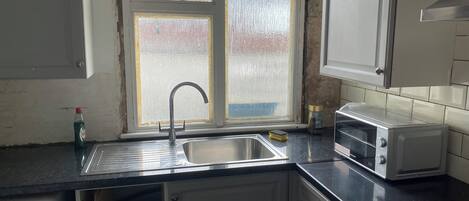 Refrigerador, microondas, horno, placa de cocina