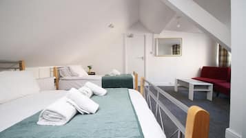 5 bedrooms, WiFi, bed sheets