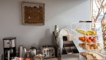 Free daily continental breakfast