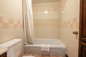 Kostenlose Toilettenartikel, Handtücher