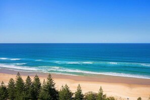 Beach nearby - One of Burleigh's Favourite spots (Gold Coast)