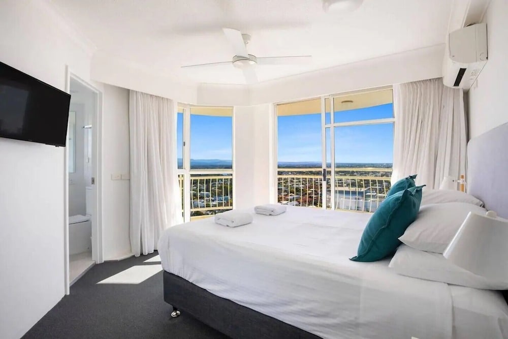 one-of-burleigh-s-favourite-spots-gold-coast-vrbo