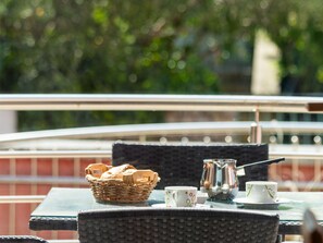 Outdoor dining - Morski dragulj by Interhome (Vodice)