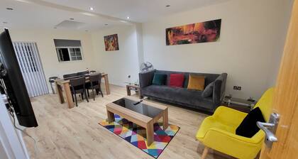 Garland Modern Spacious Apartment With Garden, Edgware