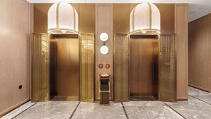 An elevator with a modern design, featuring a metallic finish and illuminated panels. - Howard Johnson by Wyndham Life Kunming Guandu Hotel (Kunming)