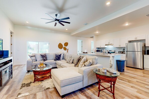 TV, DVD player, books - Dog-friendly coastal home w/ private pool, WiFi, W/D, & bikes (Cape Coral)